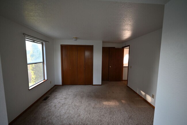 Building Photo - 21695 SW Gary Ln