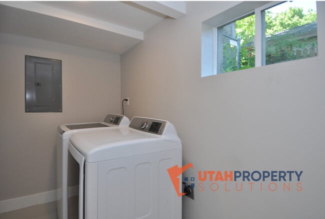 Building Photo - 330 E Sherman Ave