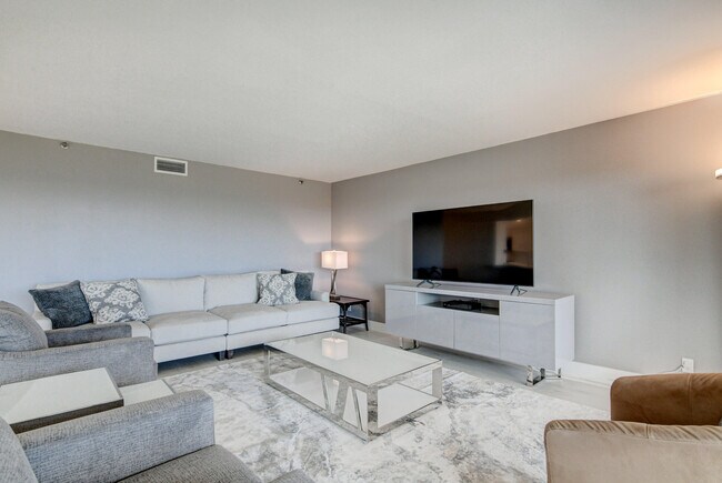 Building Photo - 4301 N Ocean Blvd
