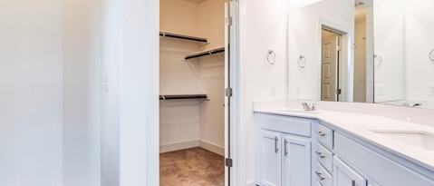 Building Photo - 2215 Capulet St