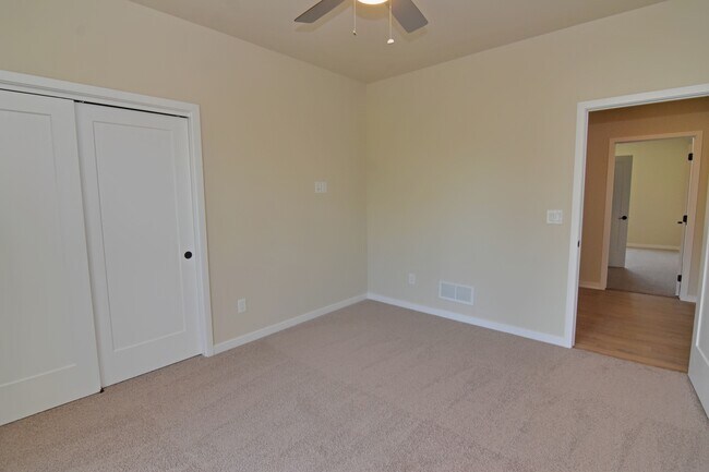 Building Photo - 14 Crosby Park Dr