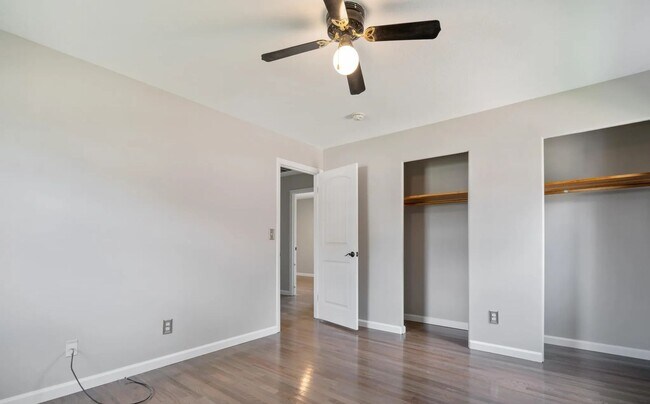 Building Photo - Welcome home to this updated bright and sp...