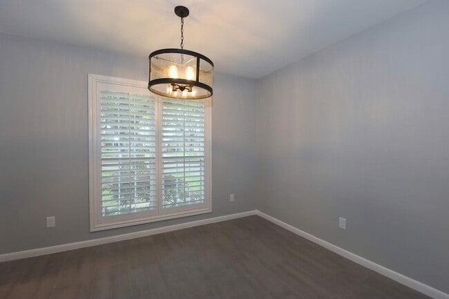 Building Photo - 10802 Meadow Lake Ln