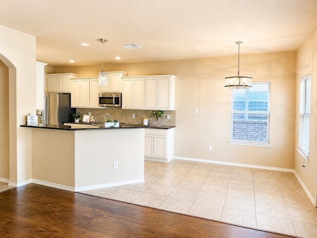 Building Photo - 1009 Cheyenne Dr