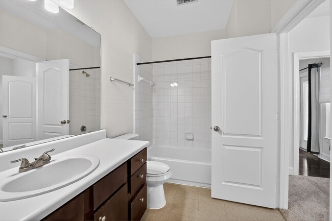 Building Photo - 1901 Crossing Pl