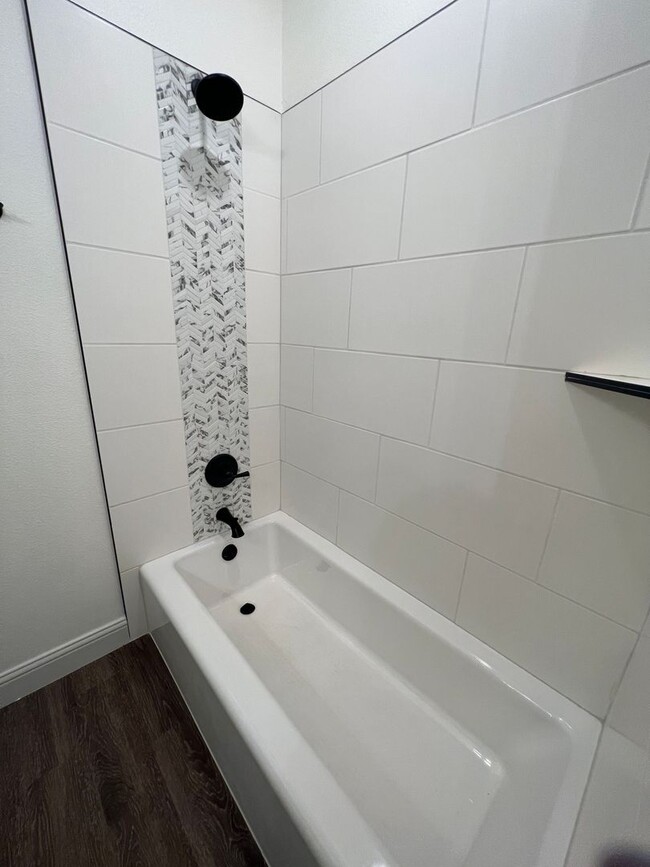 Building Photo - Beautiful 4 bed 2 bath home in Frenship!