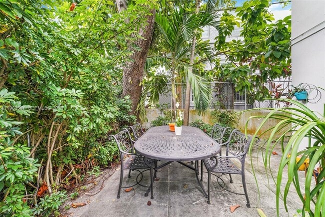 Building Photo - 171 NE 46th St