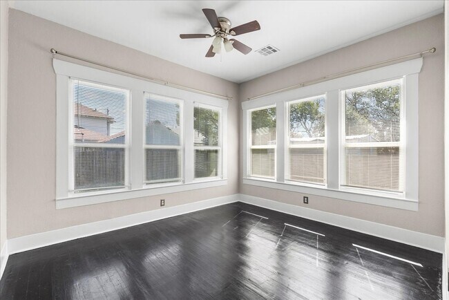 Building Photo - 213 Grace St