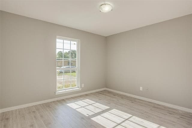 Building Photo - 610 N Oak St