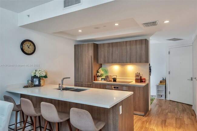 Building Photo - 801 S Miami Ave