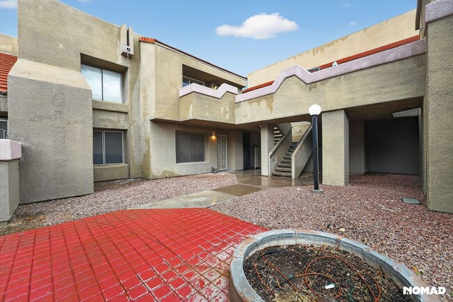 Building Photo - 1432 W Emerald Ave