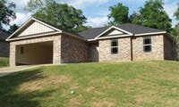 Building Photo - 4 bedroom 2 bath