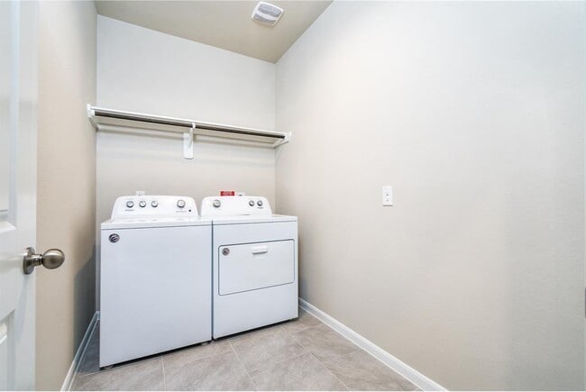 Building Photo - 5502 Pleasant Falls Dr