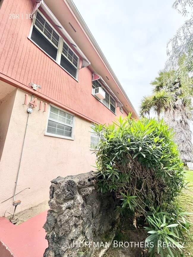 Building Photo - 1411 S Van Ness Ave