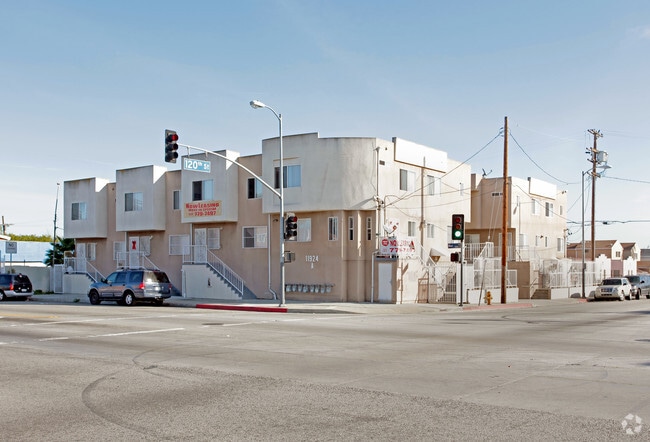 Primary Photo - South View (Main)