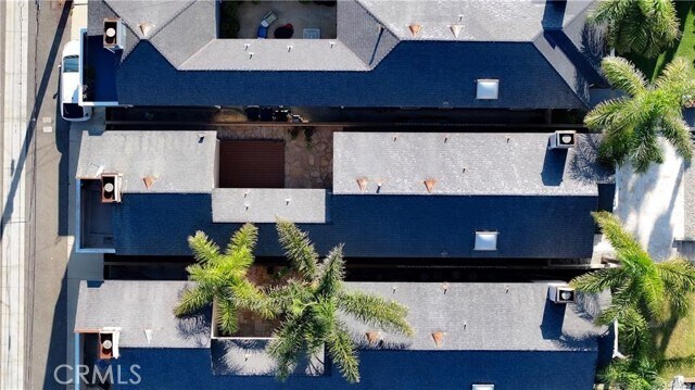 Building Photo - 320 17th St