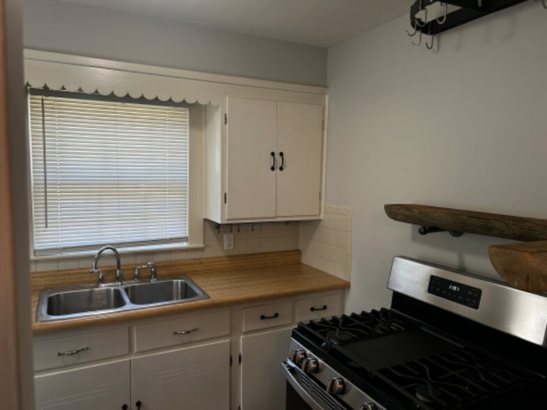 Building Photo - 4014 Springhill Rd