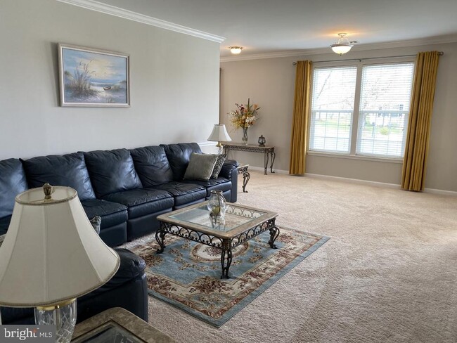 Building Photo - 17614 Four Seasons Dr