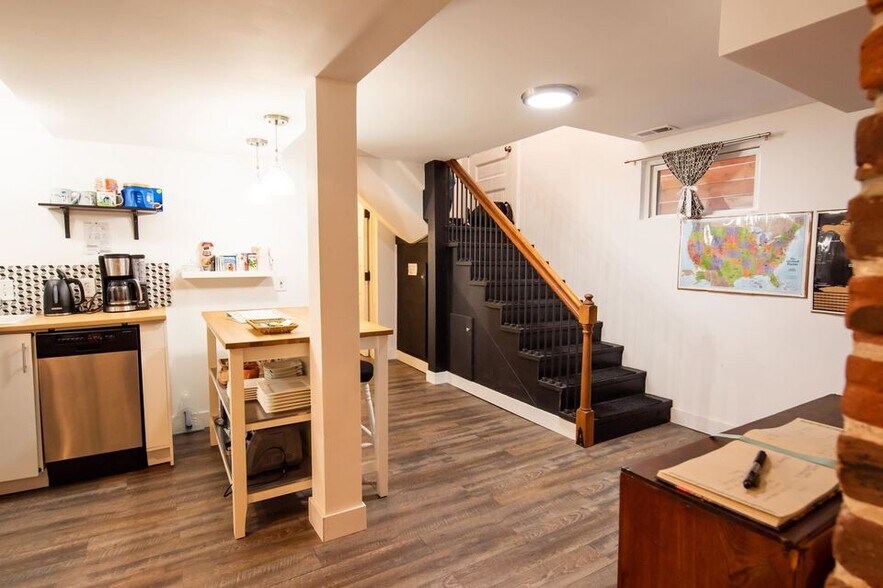 Building Photo - 2235 York St