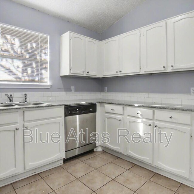 Building Photo - 1009 W Hills Terrace