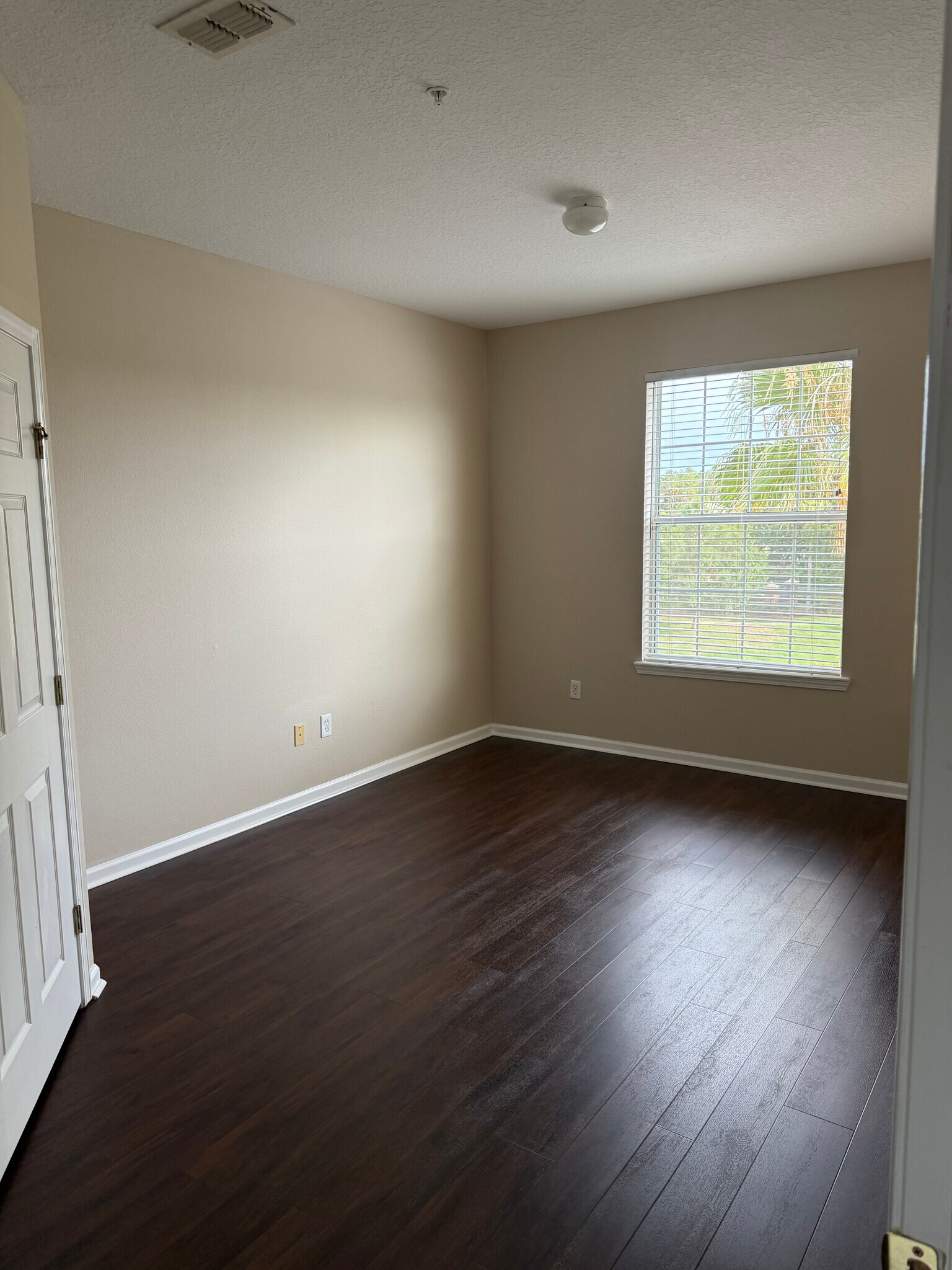 Building Photo - 7801 Point Meadows Dr