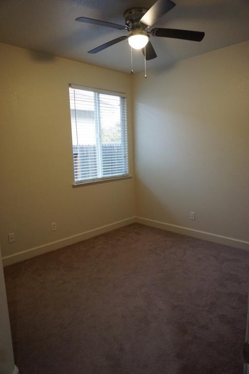 Building Photo - 424 Barclay Way