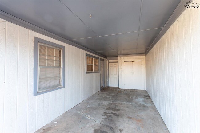 Building Photo - 2939 Moffett Ave