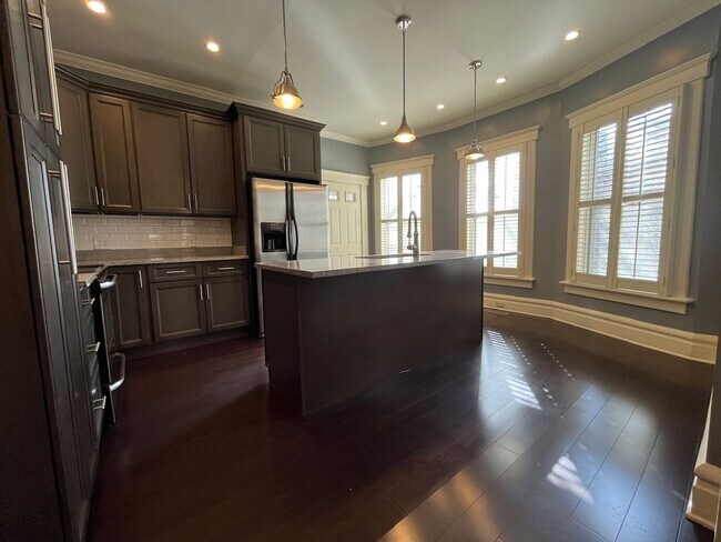 Building Photo - 991-993 Bryden Road