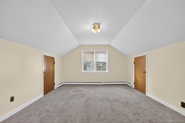 Building Photo - 3 Woodmere Ln