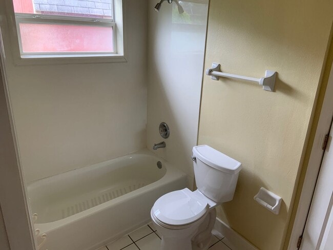 Building Photo - 5 Bedroom/3.5 Bathroom Pool Home On Cul-De-Sac Minutes from Downtown Windermere!!!