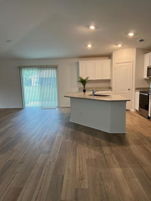 Building Photo - 29 Pineland Ln