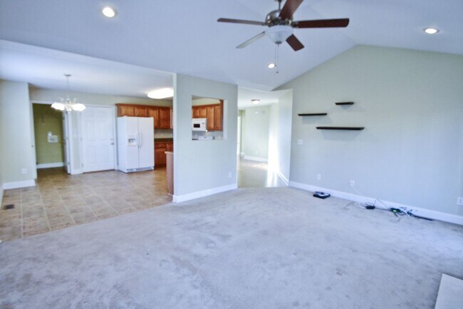 Building Photo - 1491 Mayfair Dr