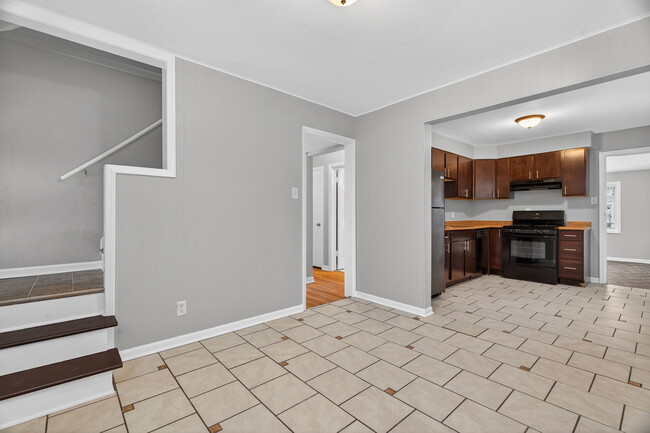 Building Photo - 106 164th St