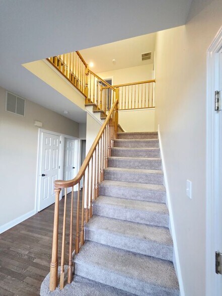 Building Photo - 12 Jared Ct