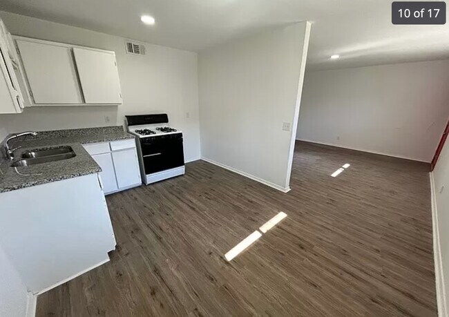 Building Photo - 2807 Observation Dr