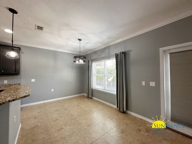 Building Photo - 1588 Venice Ave