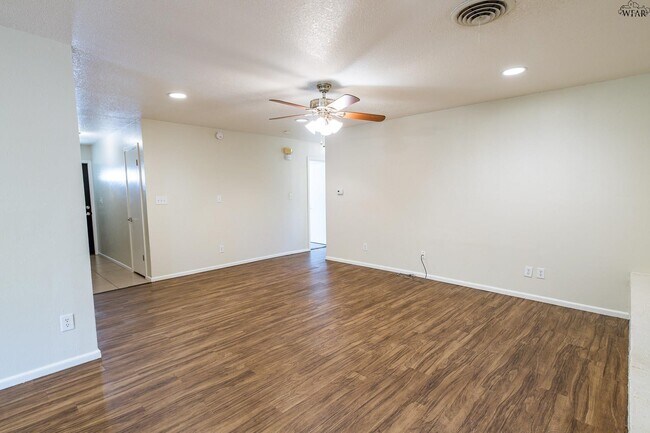 Building Photo - 9 Jo Ann Cir