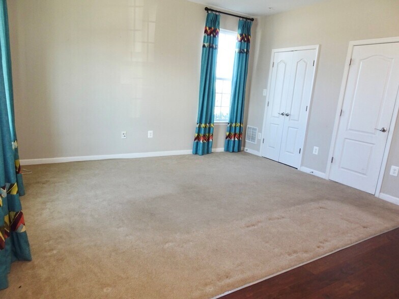 Building Photo - 524 Cobble Dr