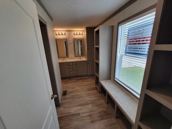 Building Photo - 9542 Seaway Dr