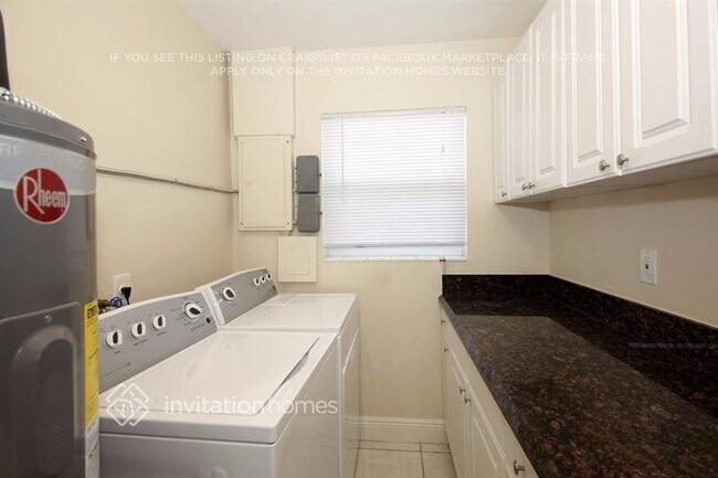 Building Photo - 781 SW 64th Terrace