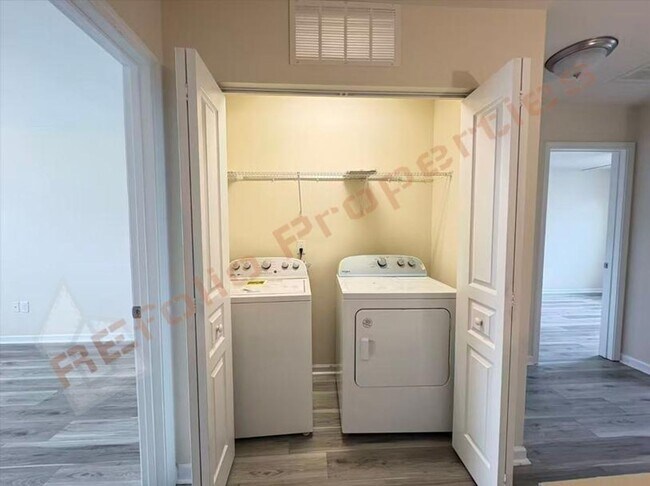 Building Photo - 3900 Swinton St