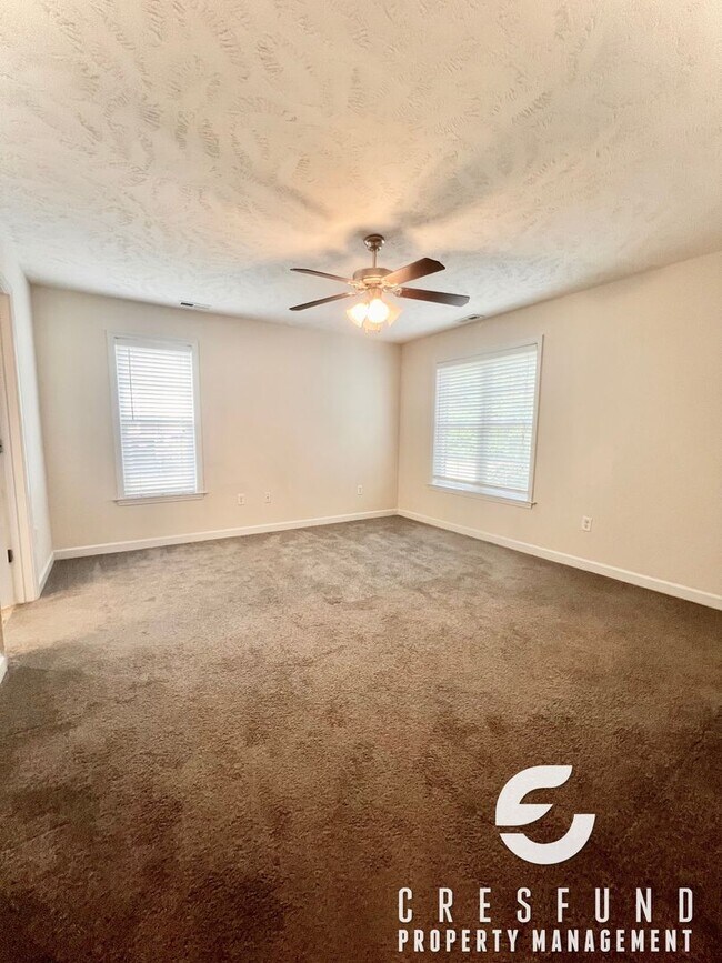 Building Photo - GATED COMMUNITY - Freshly Painted 2 Bed 2 Bath Condo AVAILABLE NOW