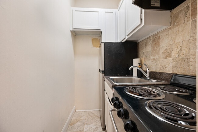 Building Photo - 1762 2nd Ave