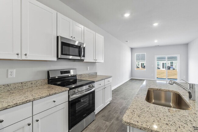 Building Photo - 173 Hoffman Townhome