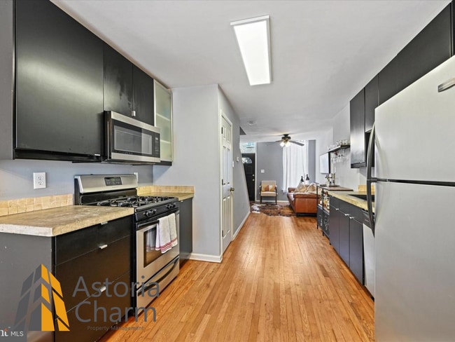 Building Photo - Beautifully Renovated 2-Bed, 1-Bath with P...