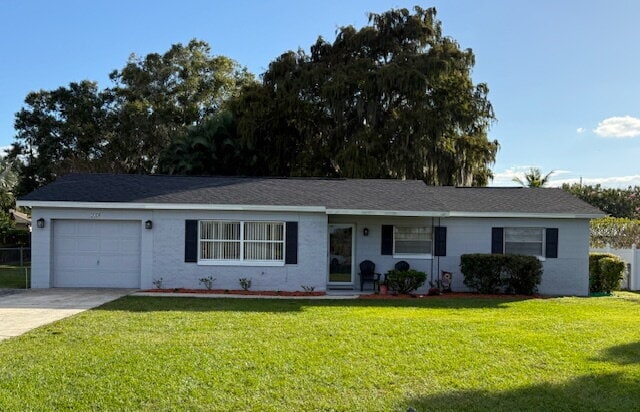 Primary Photo - Lakeshore Gem with 3 Bedrooms and 2 Full Bathrooms in St. Cloud!