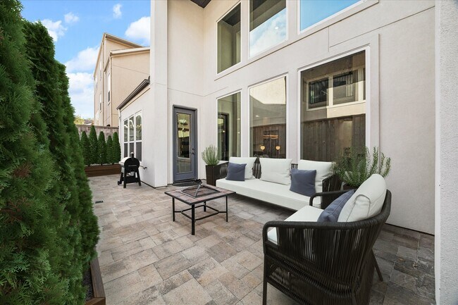 Building Photo - 618 Pink Azalea Trail