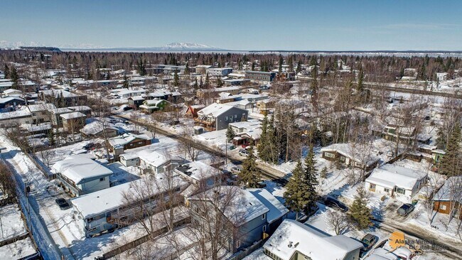 Building Photo - 2606 W 30th Ave