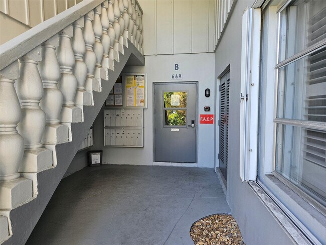 Building Photo - 669 W Oakland Park Blvd