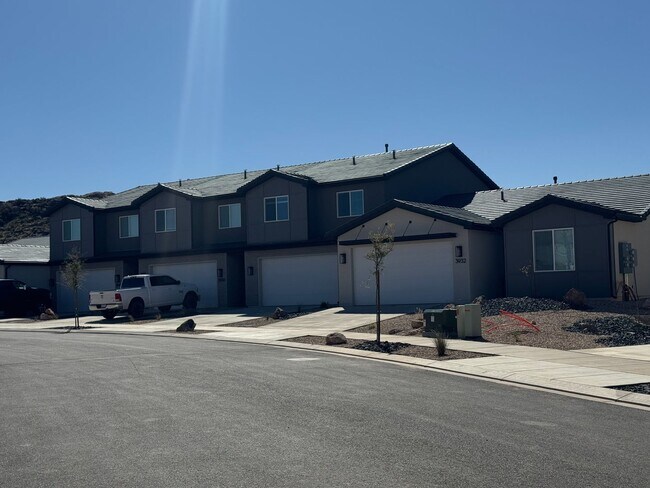 Building Photo - 3 Bedroom Home!